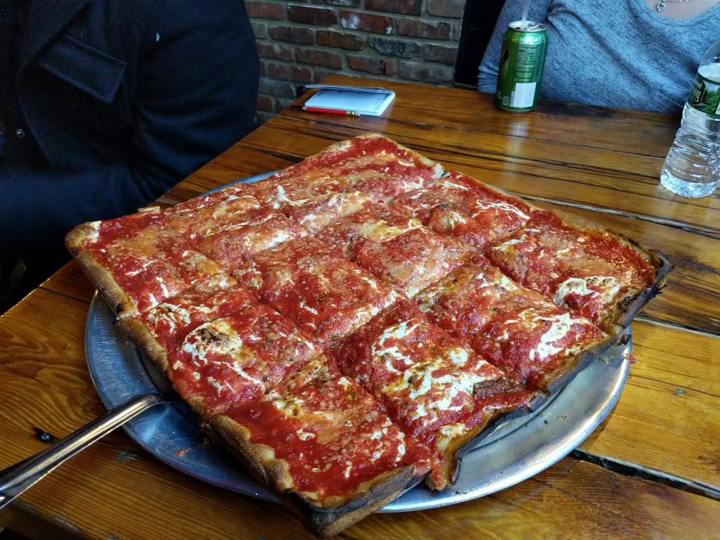 The House of Pizza & Calzone | restaurant | 132 Union St, Brooklyn, NY 11231, USA | 7186249107 OR +1 718-624-9107