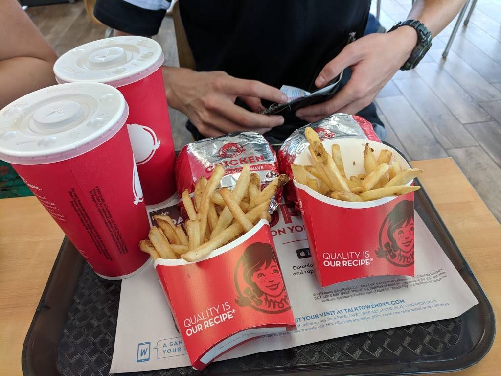 Wendys | restaurant | 2817 S Bay St, Eustis, FL 32726, USA | 3523575535 OR +1 352-357-5535