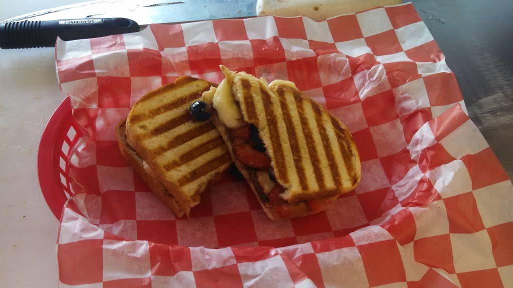 Sluggers Deli | restaurant | 140 Whiteville Town Ctr, Whiteville, NC 28472, USA | 9109146055 OR +1 910-914-6055