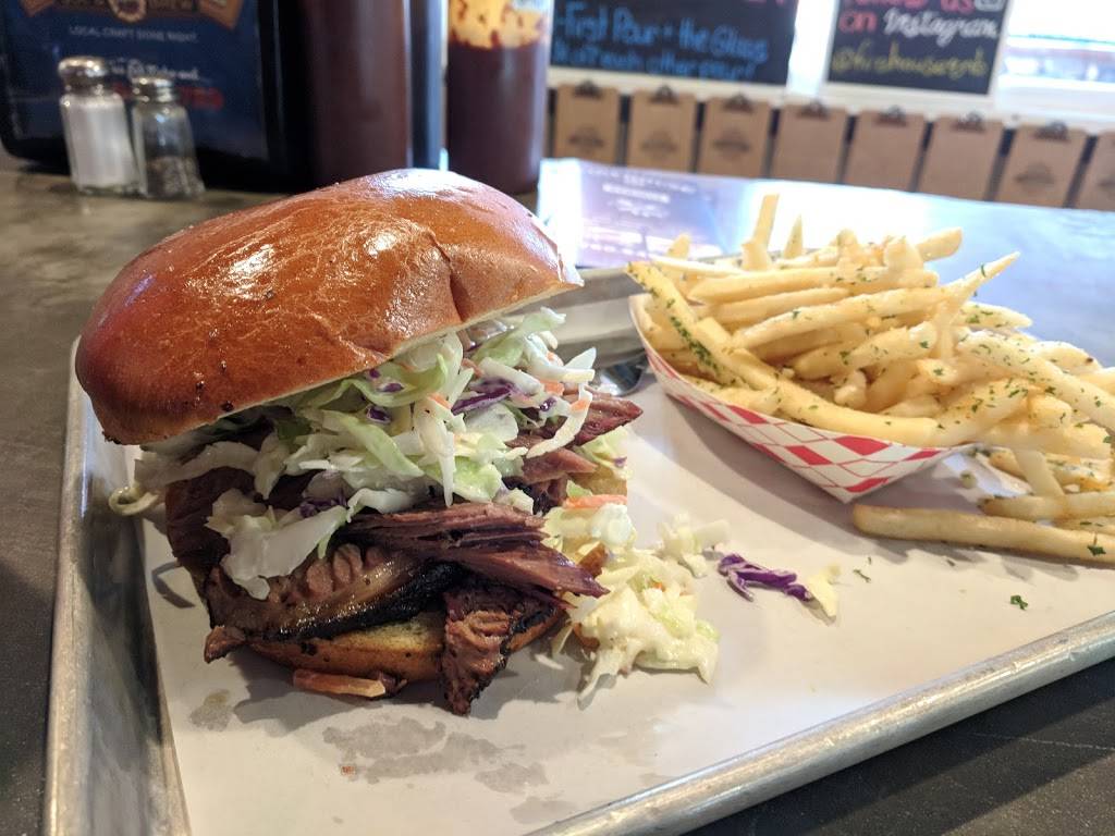 Firehouse Que & Brew | restaurant | 1019 S Main Ave, Fallbrook, CA 92028, USA | 7606453729 OR +1 760-645-3729