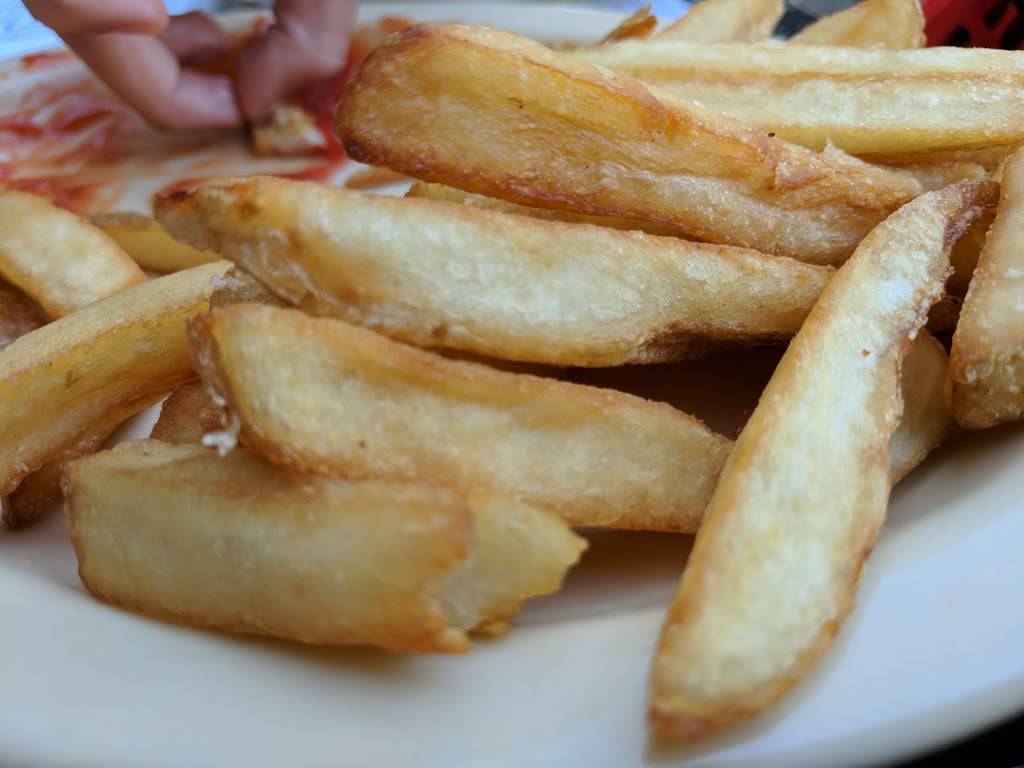 Winking Lizard Tavern | restaurant | 5710 Fulton Dr NW, Canton, OH 44718, USA | 3304971133 OR +1 330-497-1133