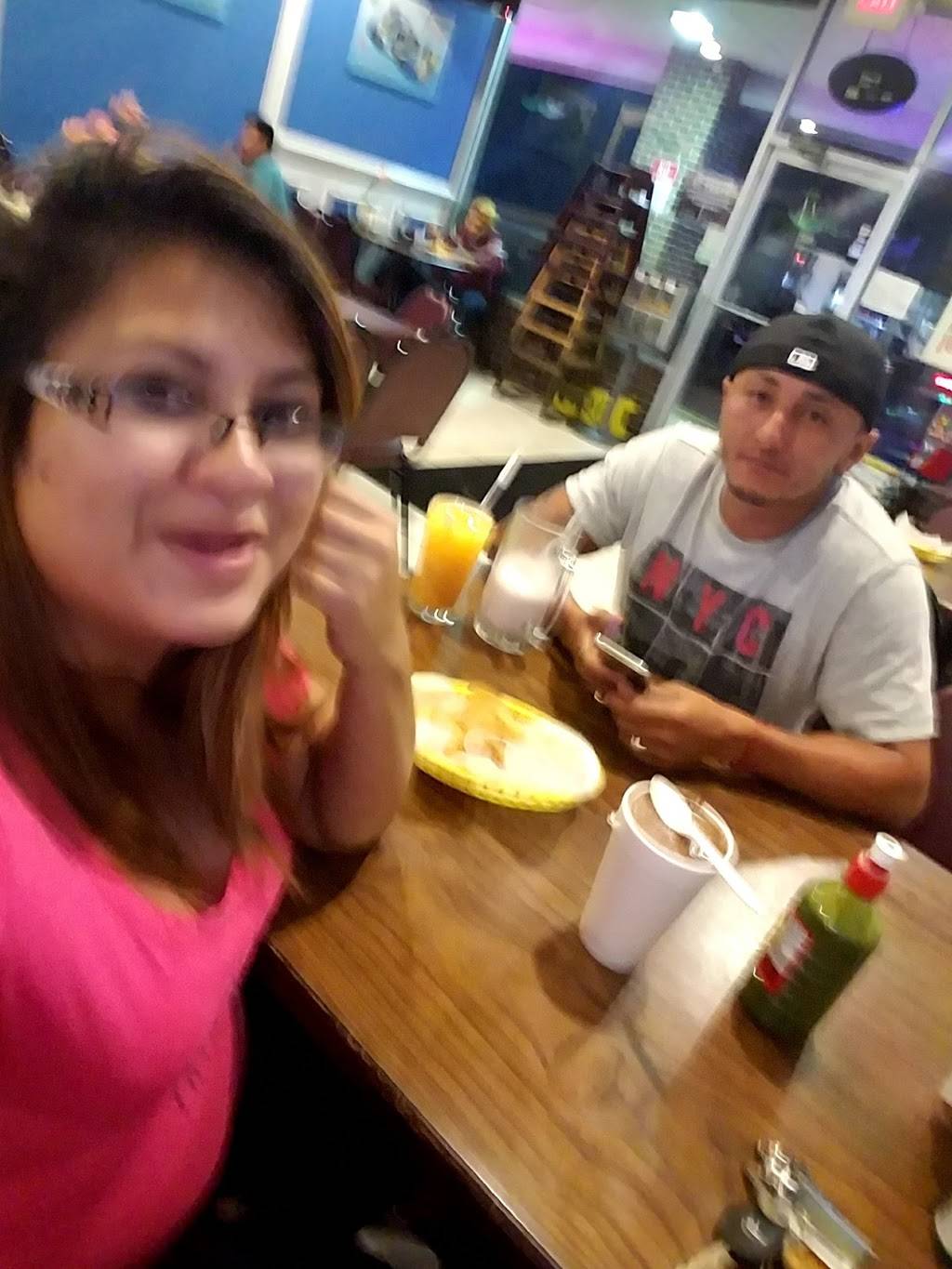 El Quetzal Grill | restaurant | 8450 Centreville Rd, Manassas Park, VA 20111, USA | 7033658282 OR +1 703-365-8282