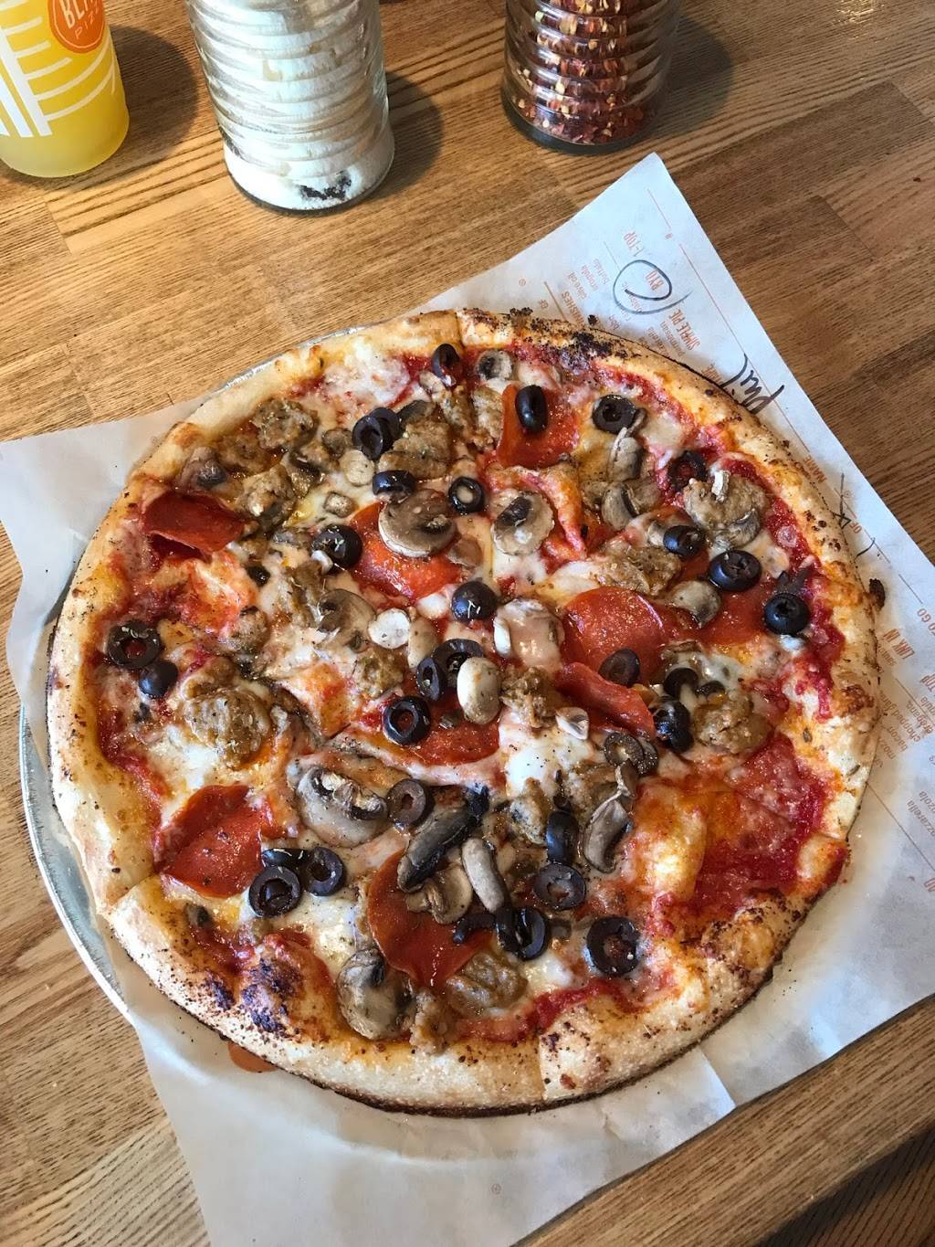 Blaze Pizza | meal takeaway | 4999 Old Orchard Shopping Center, Skokie, IL 60077, USA | 8472649260 OR +1 847-264-9260