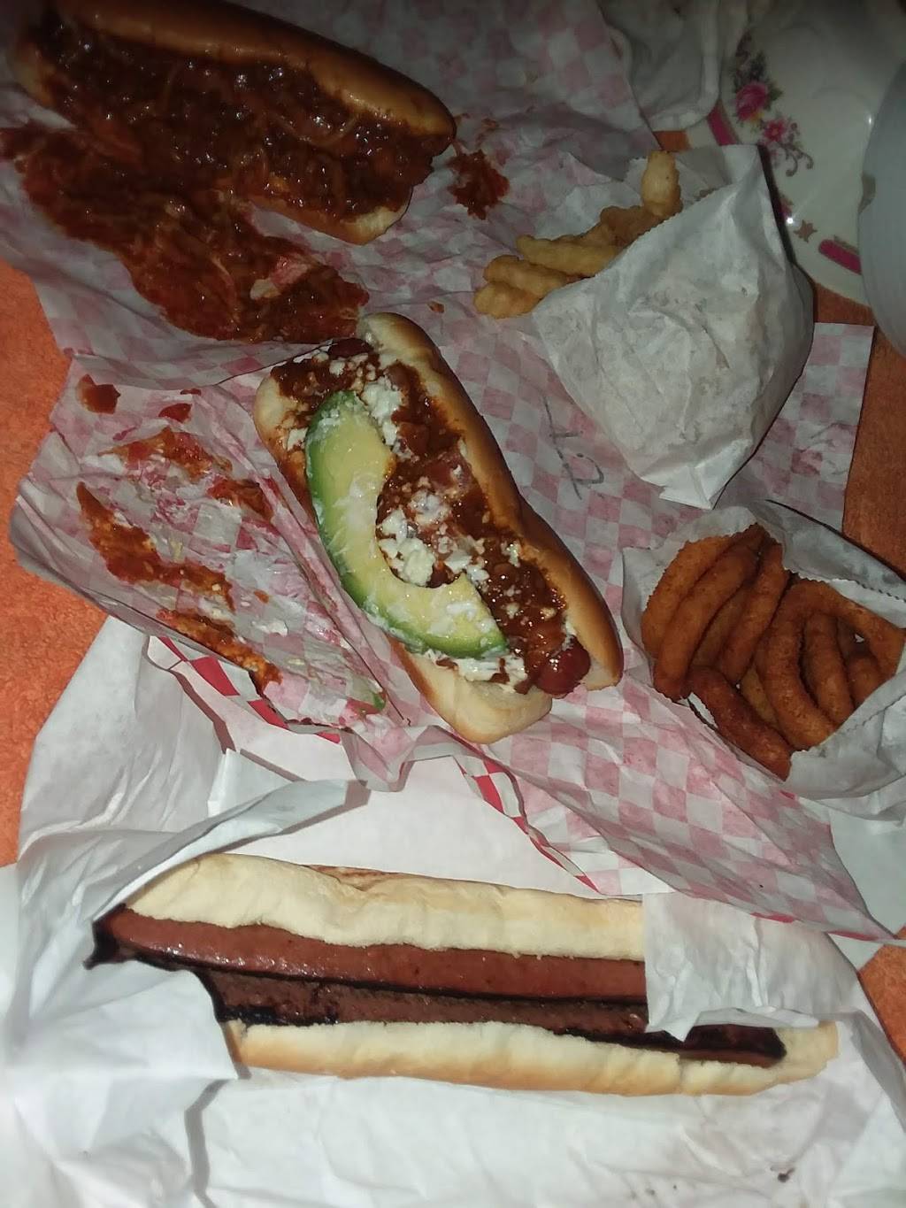 Roscoe’s Dogs | restaurant | 1962 Whitson St, Selma, CA 93662, USA | 5598983060 OR +1 559-898-3060