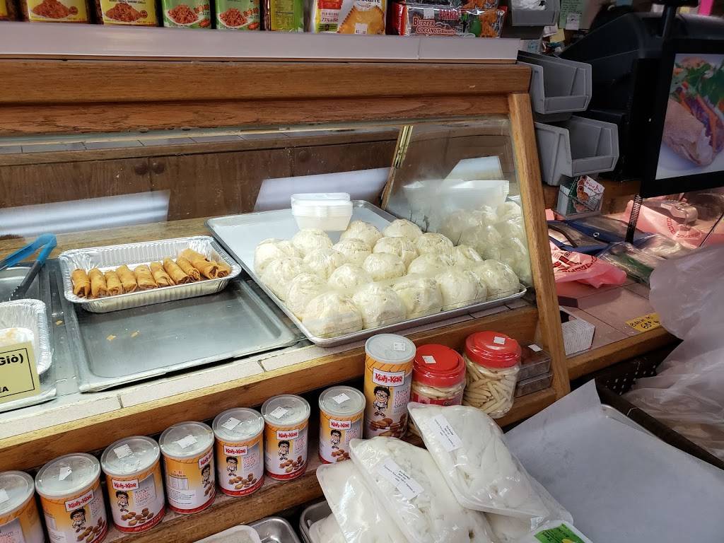 Huong Binh Bakery | restaurant | 6781 Wilson Blvd, Falls Church, VA 22044, USA | 7032379228 OR +1 703-237-9228