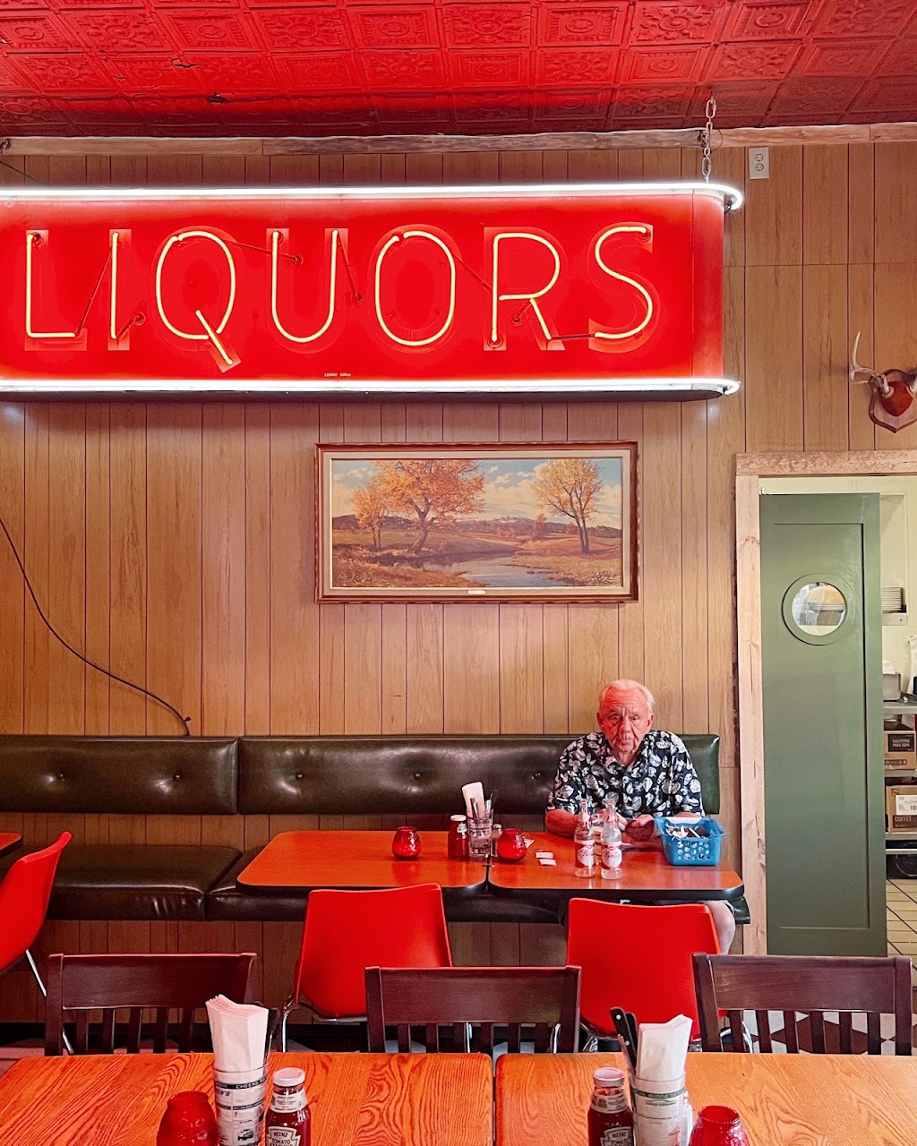 Howards Bar | restaurant | 302 Main St S, Stillwater, MN 55082, USA | 6514399902 OR +1 651-439-9902