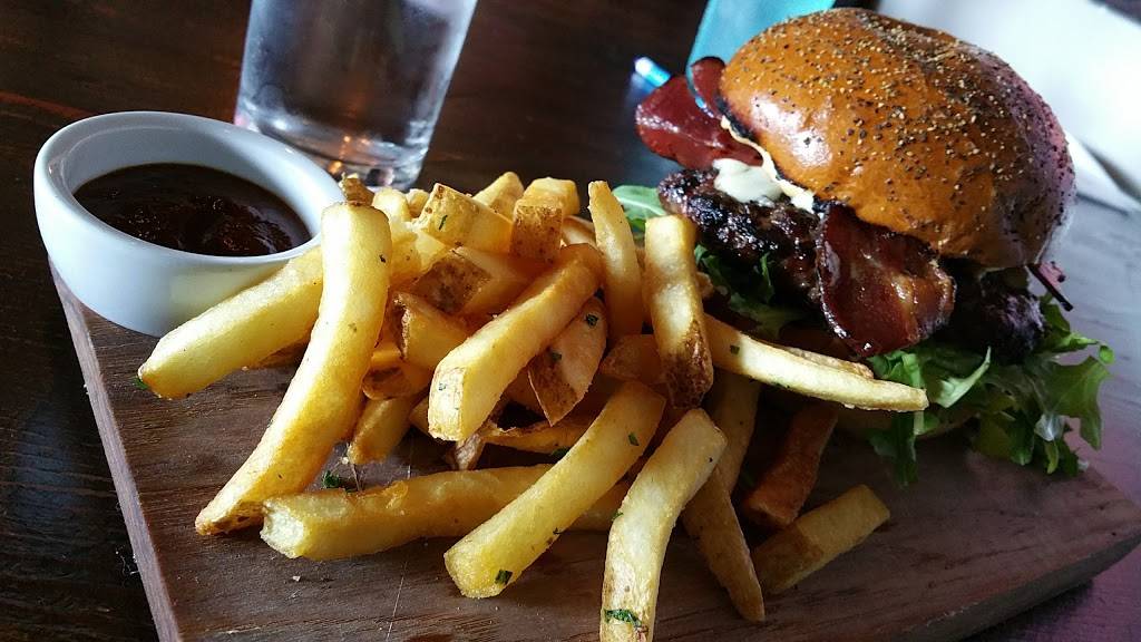 Manhattan House | restaurant | 1019 Manhattan Beach Blvd, Manhattan Beach, CA 90266, USA | 3105742277 OR +1 310-574-2277