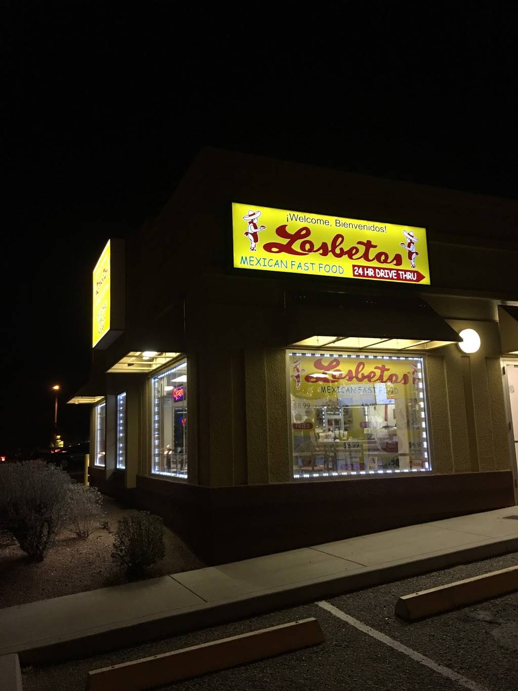 Los Betos Mexican Food | restaurant | 2910 E Speedway Blvd, Tucson, AZ 85716, USA | 5207950000 OR +1 520-795-0000