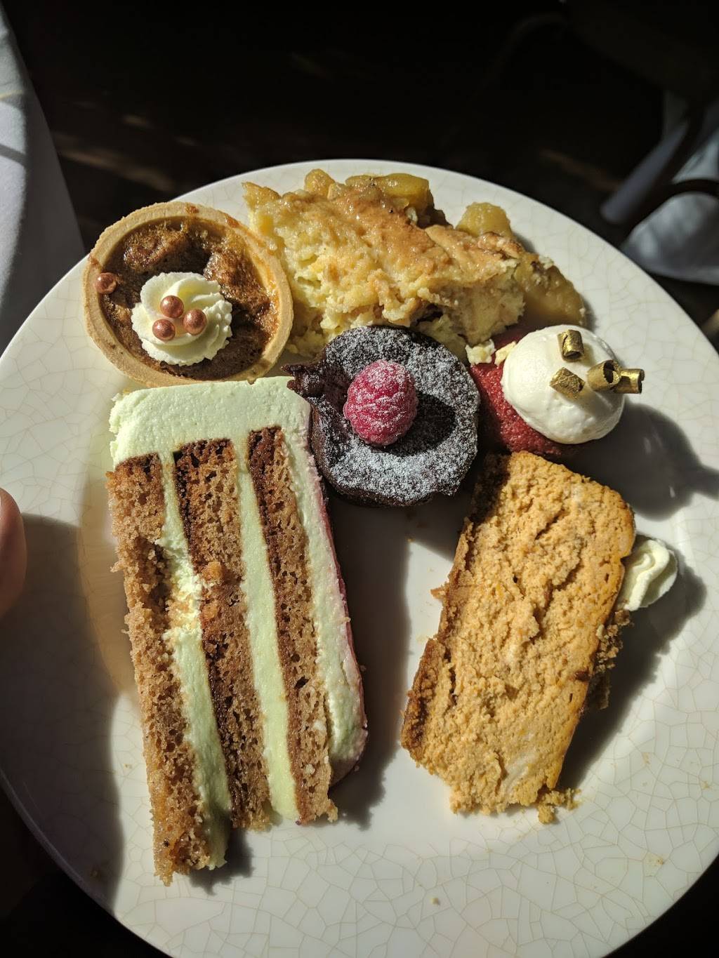 Deerpark Restaurant | restaurant | 1 Approach Rd, Asheville, NC 28803, USA | 8282256260 OR +1 828-225-6260