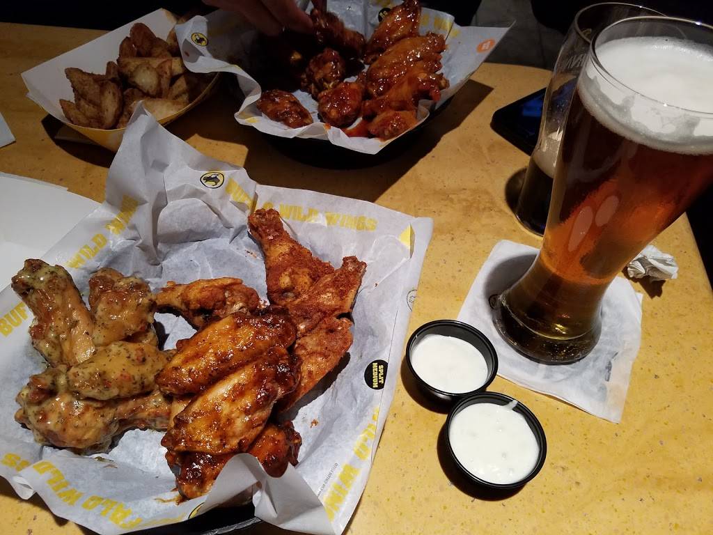 Buffalo Wild Wings | restaurant | 1638 Carl D. Silver Parkway, Fredericksburg, VA 22401, USA | 5405488048 OR +1 540-548-8048