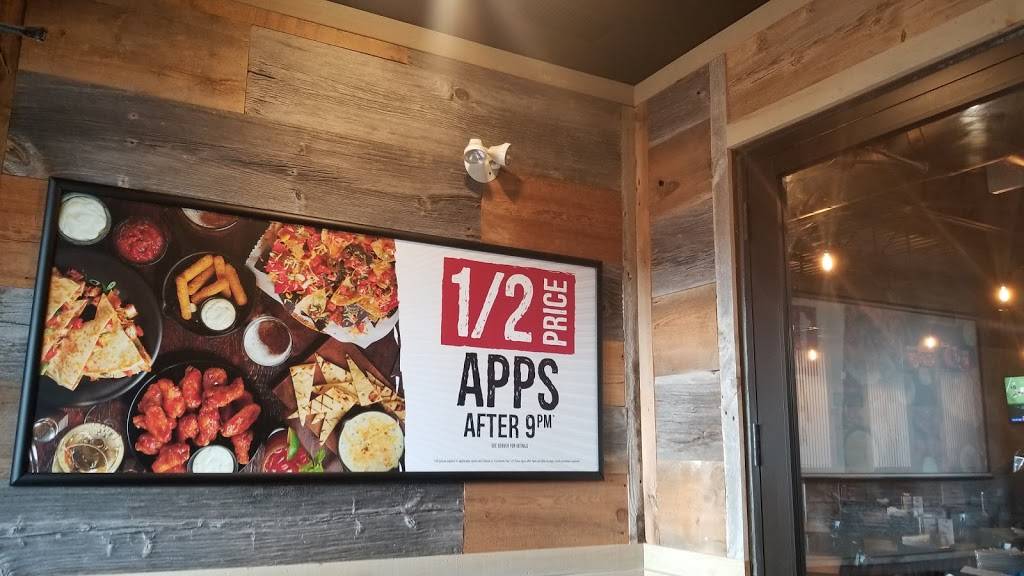 Chucks Roadhouse Bar & Grill | restaurant | 261 Woodlawn Rd W, Guelph, ON N1H 8J1, Canada | 5192656662 OR +1 519-265-6662