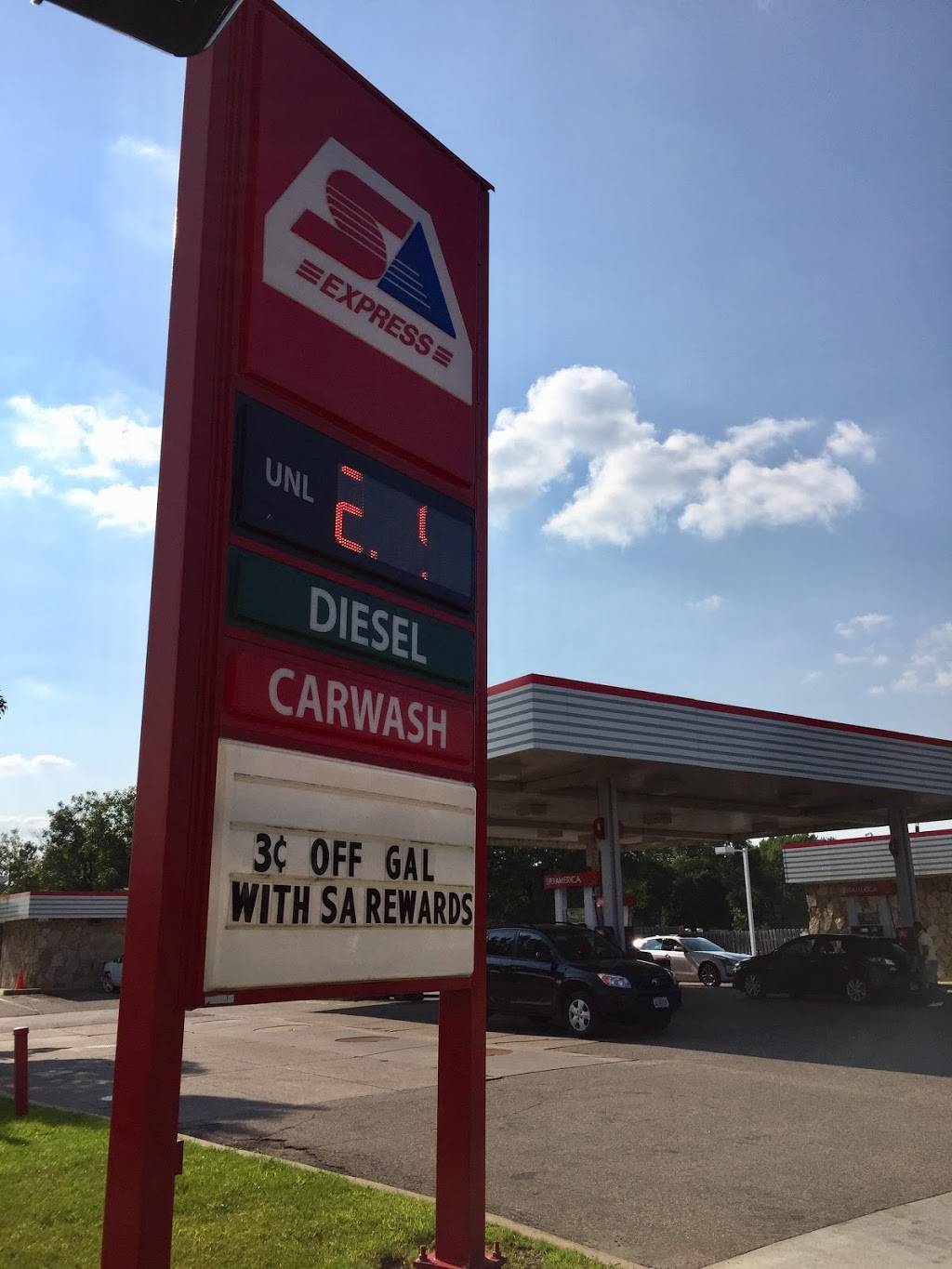 Holiday Stationstores | cafe | 7744 12th Ave S, Richfield, MN 55423, USA | 6128694211 OR +1 612-869-4211