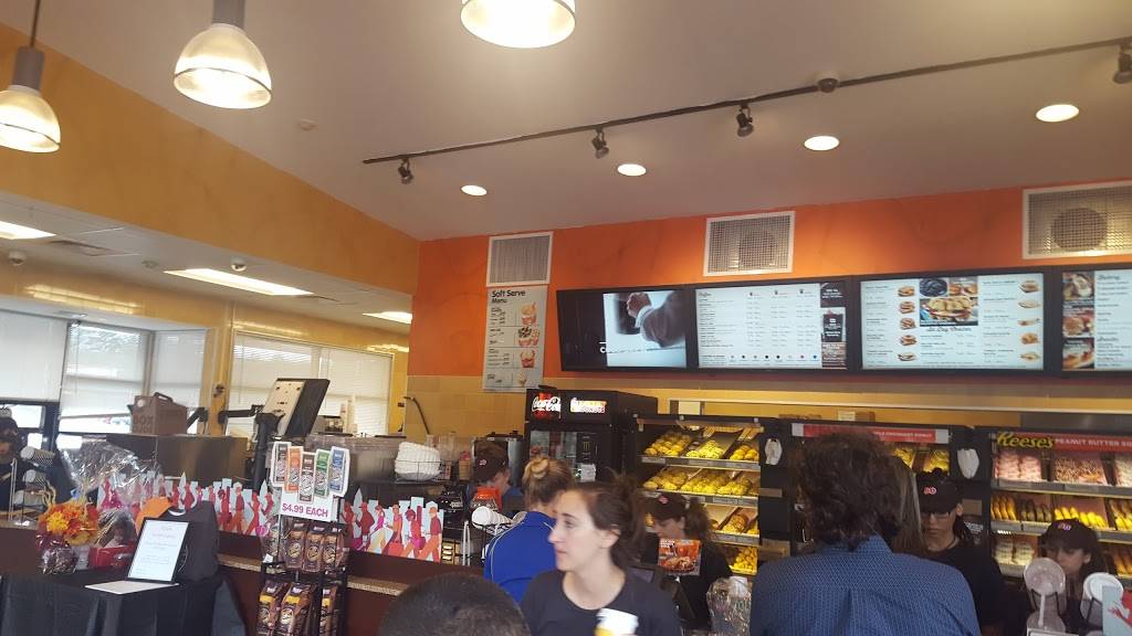 Dunkin | bakery | 30 Commercial St, Foxborough, MA 02035, USA | 5086983307 OR +1 508-698-3307