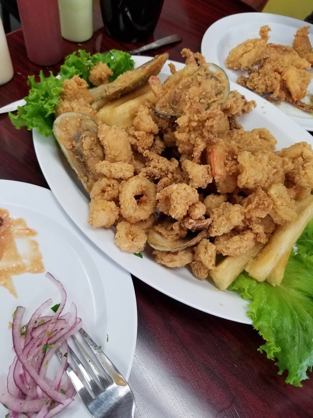 2 Brothers | restaurant | 300 Trenton Ave, Paterson, NJ 07503, USA | 9739682970 OR +1 973-968-2970