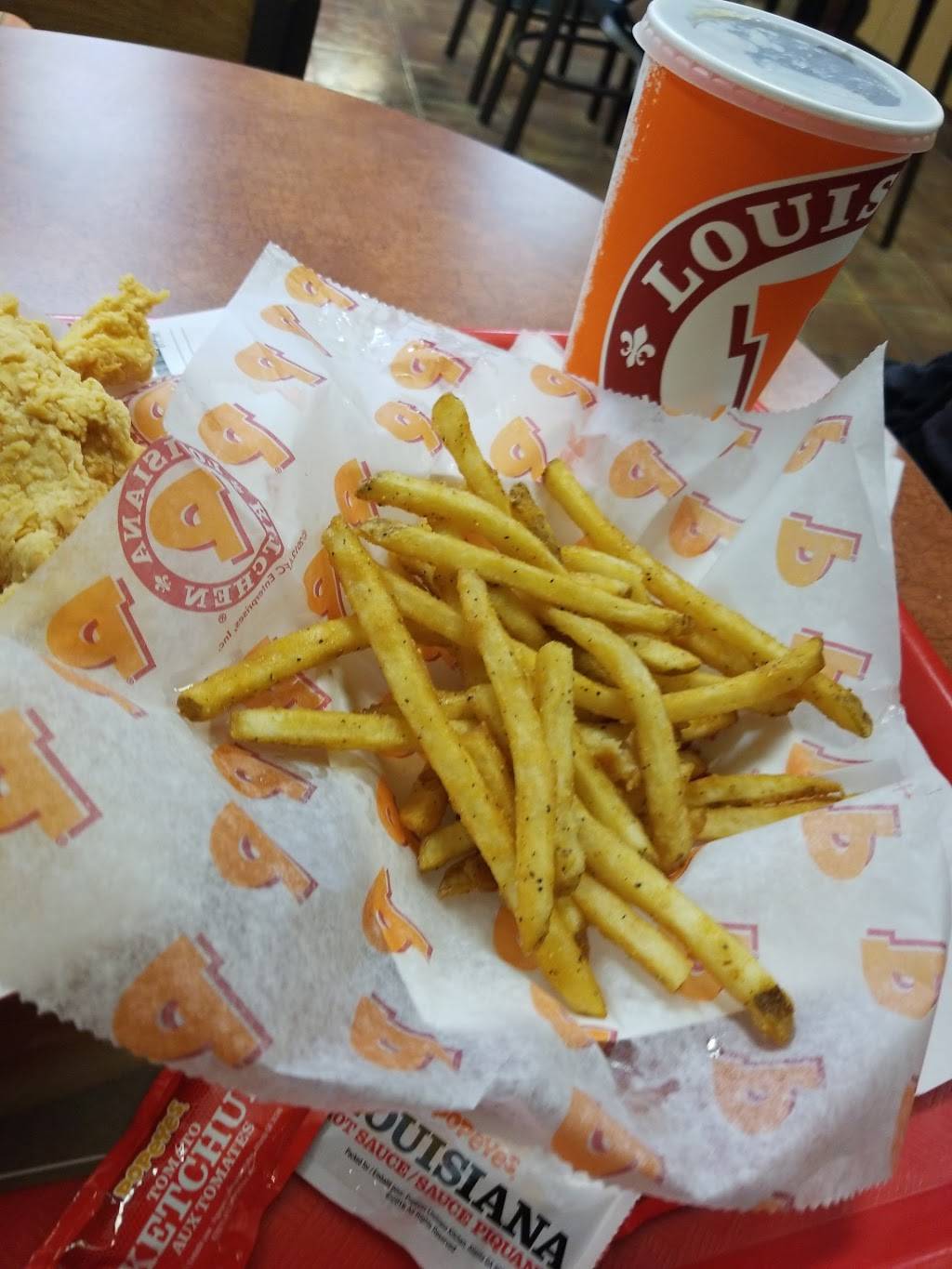 Popeyes | restaurant | 6125 Yonge St, North York, ON M2M 3W8, Canada | 4162215484 OR +1 416-221-5484
