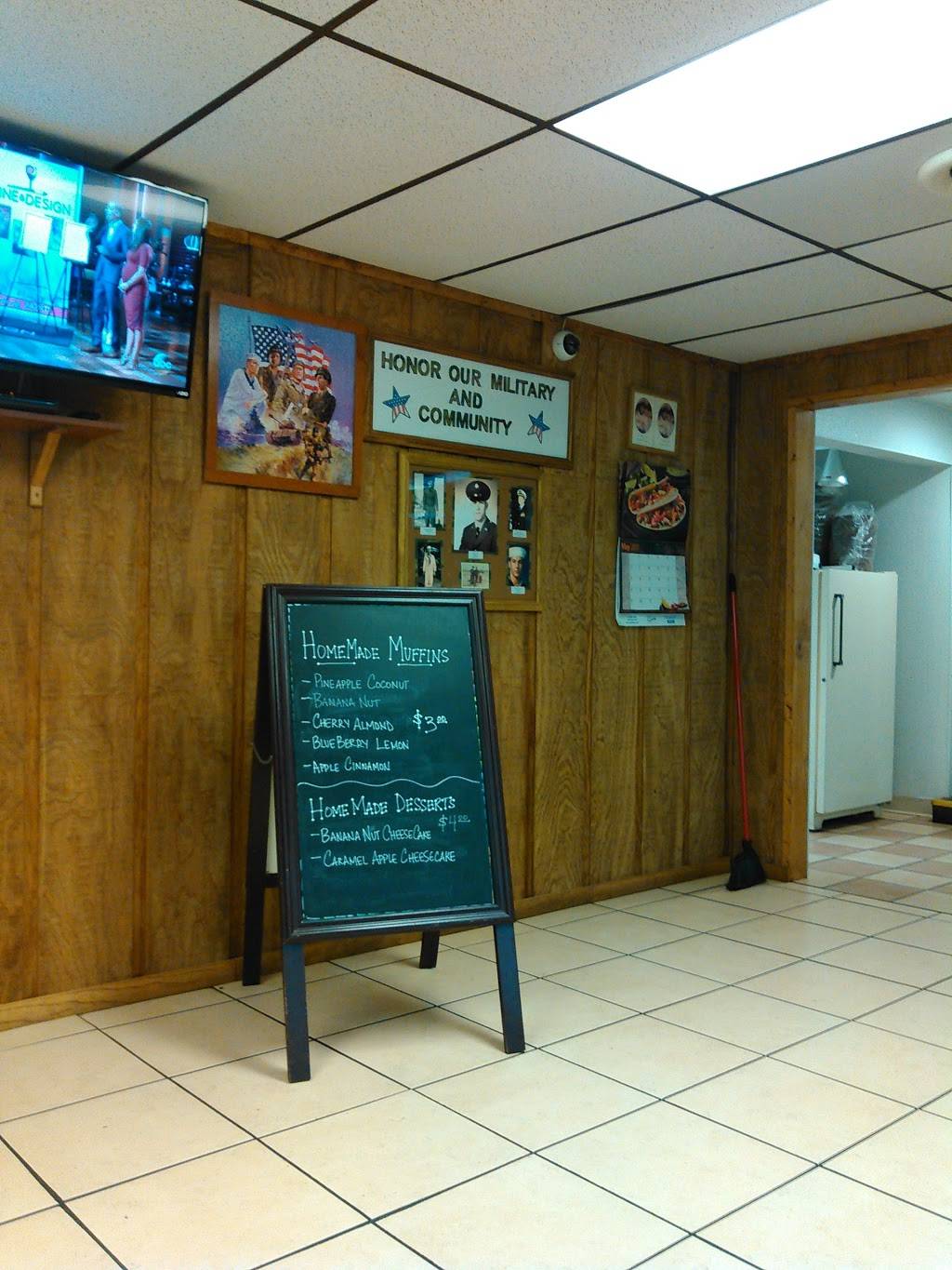 Bunkers LLC | restaurant | 220 Old Rte 36, Illiopolis, IL 62539, USA | 2174865100 OR +1 217-486-5100