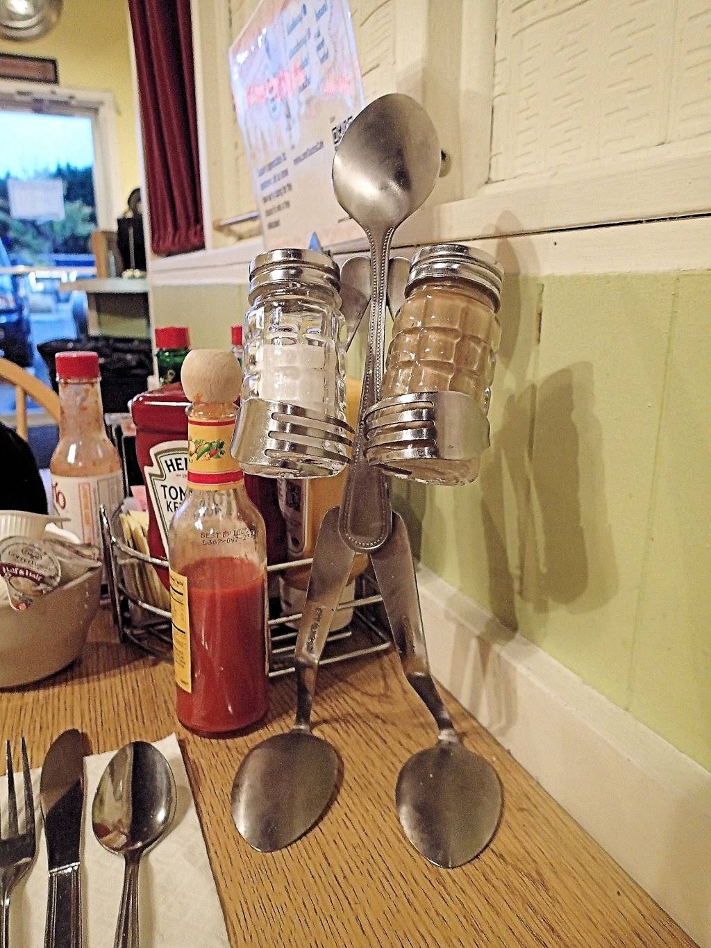 Couzins Cafe | restaurant | 12861 Northeast 85th Street b/t N 128th Ave & N, 131st Ave NE, Kirkland, WA 98033, USA | 4258228803 OR +1 425-822-8803