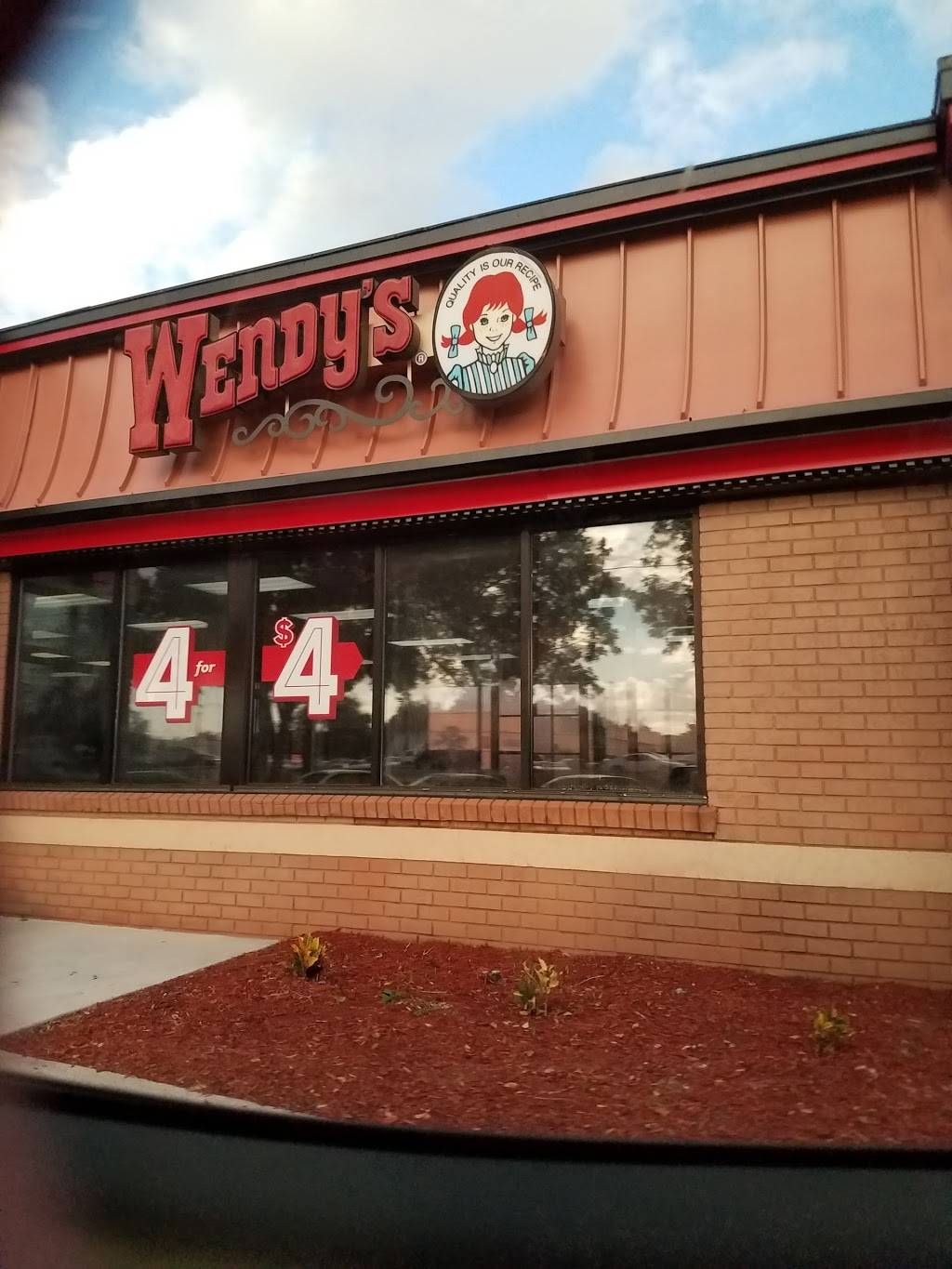 Wendys | restaurant | 890 US-1, Vero Beach, FL 32962, USA | 7725627075 OR +1 772-562-7075