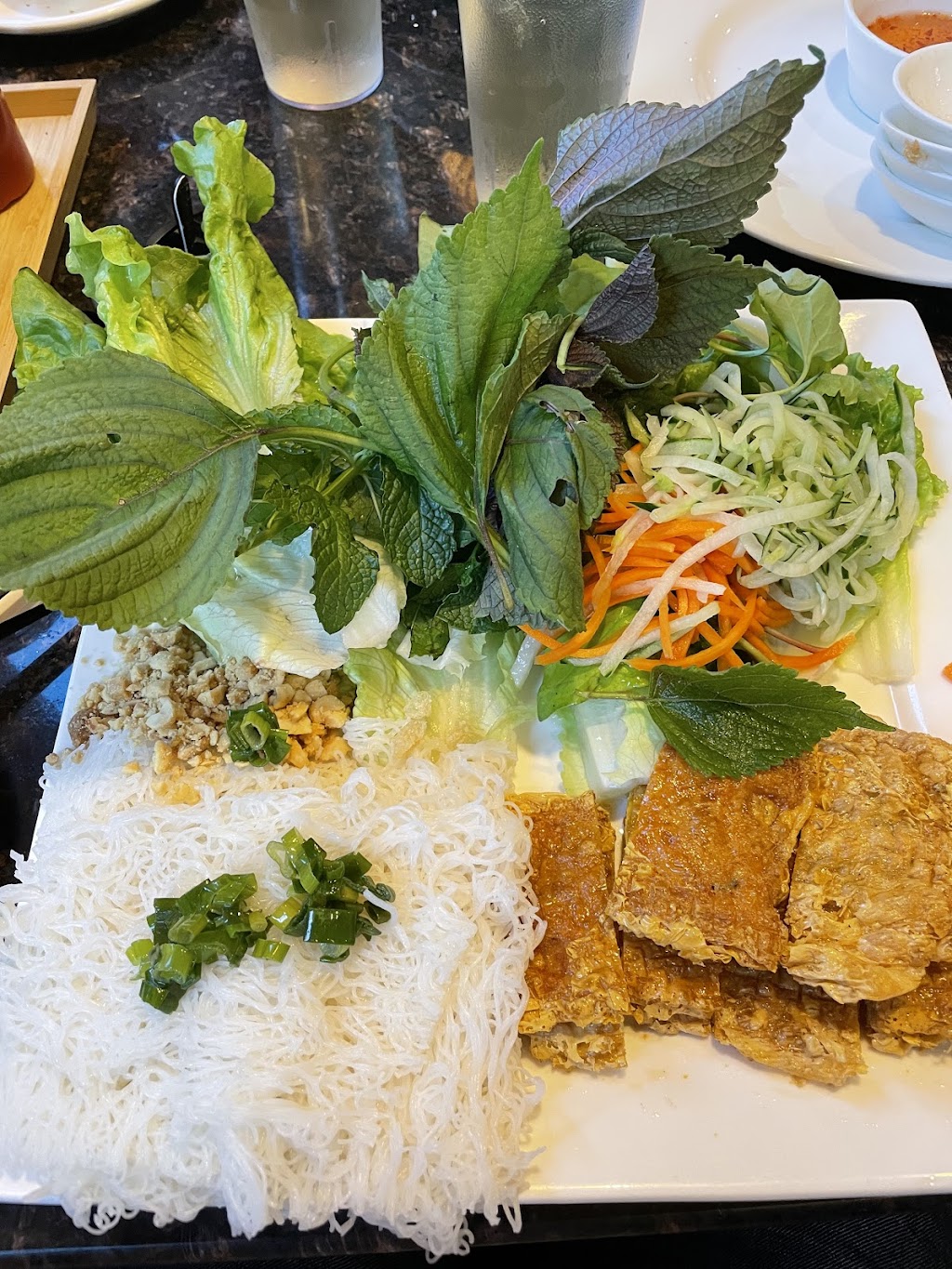 Phuong Nam Restaurant | restaurant | 291 Adams St, Dorchester, MA 02122, USA | 6175068982 OR +1 617-506-8982