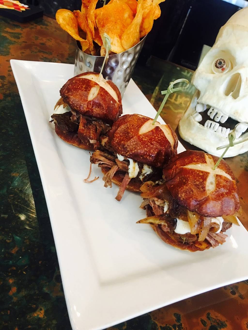 Berger Bros Pub | restaurant | 0S050 Winfield Rd, Winfield, IL 60190, USA | 6304802152 OR +1 630-480-2152