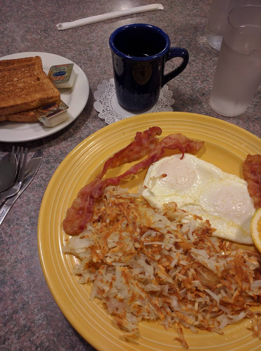 Uptown Cafe | cafe | 24 E Miner St, Arlington Heights, IL 60004, USA | 8473981720 OR +1 847-398-1720