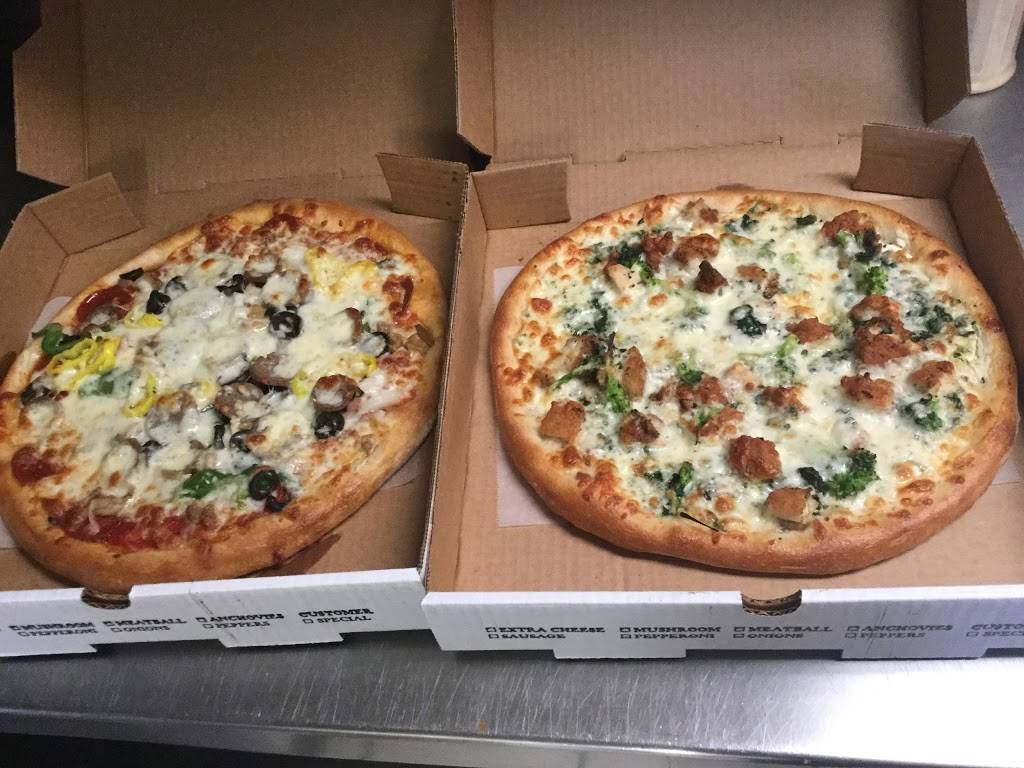 Queens Pizza & Subs | restaurant | 300 Old Virginia Ave, Rich Creek, VA 24147, USA | 5407268322 OR +1 540-726-8322