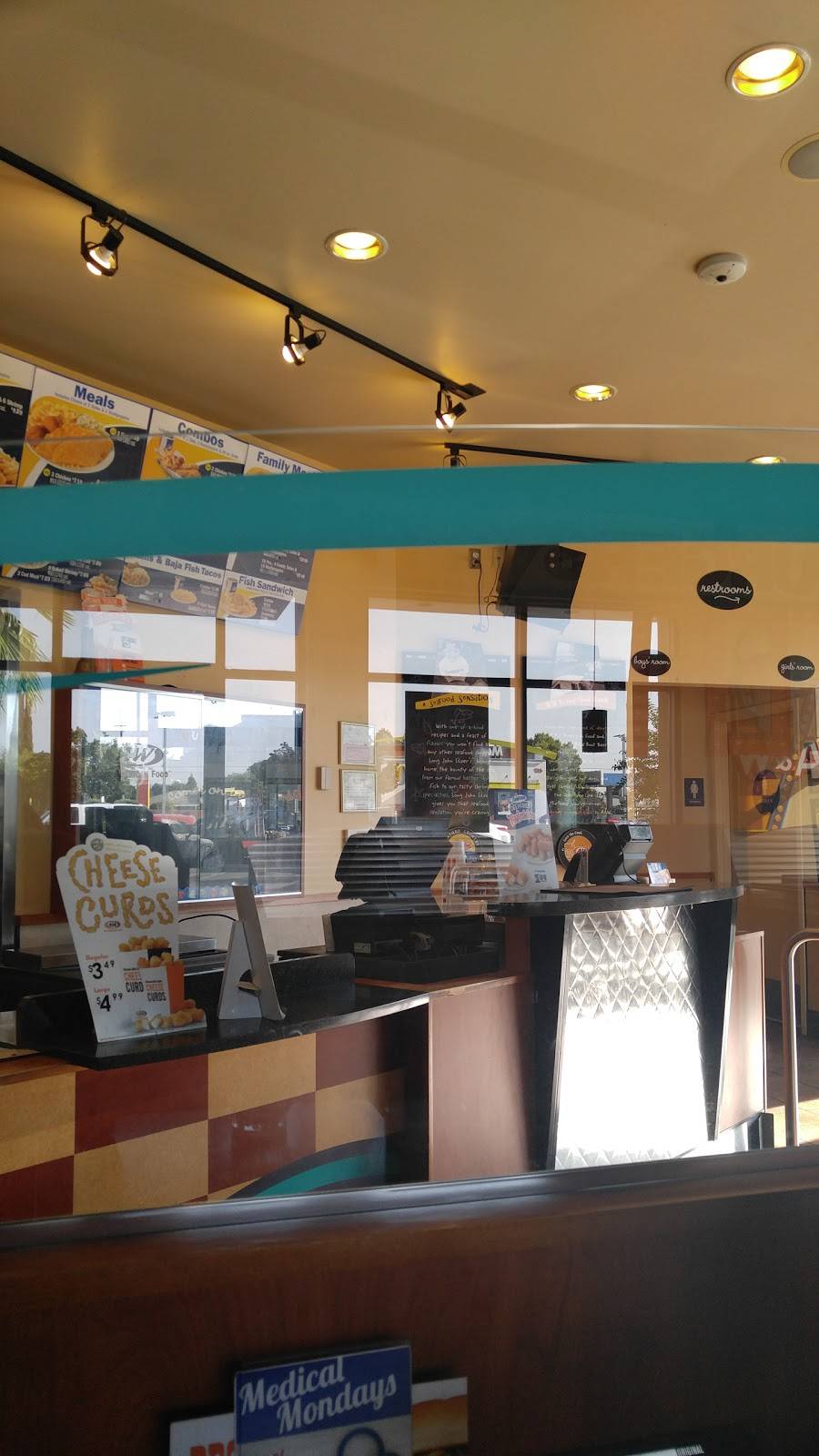 A&W Restaurant | restaurant | 406 W Shaw Ave, Clovis, CA 93612, USA | 5592988910 OR +1 559-298-8910