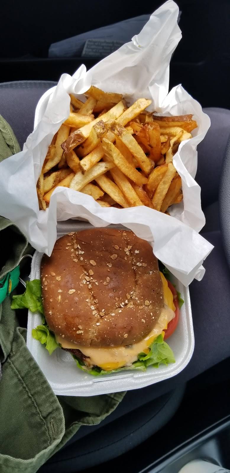 Brothers Burgers | restaurant | 20655 Soledad Canyon Rd, Santa Clarita, CA 91351, USA | 6612999278 OR +1 661-299-9278