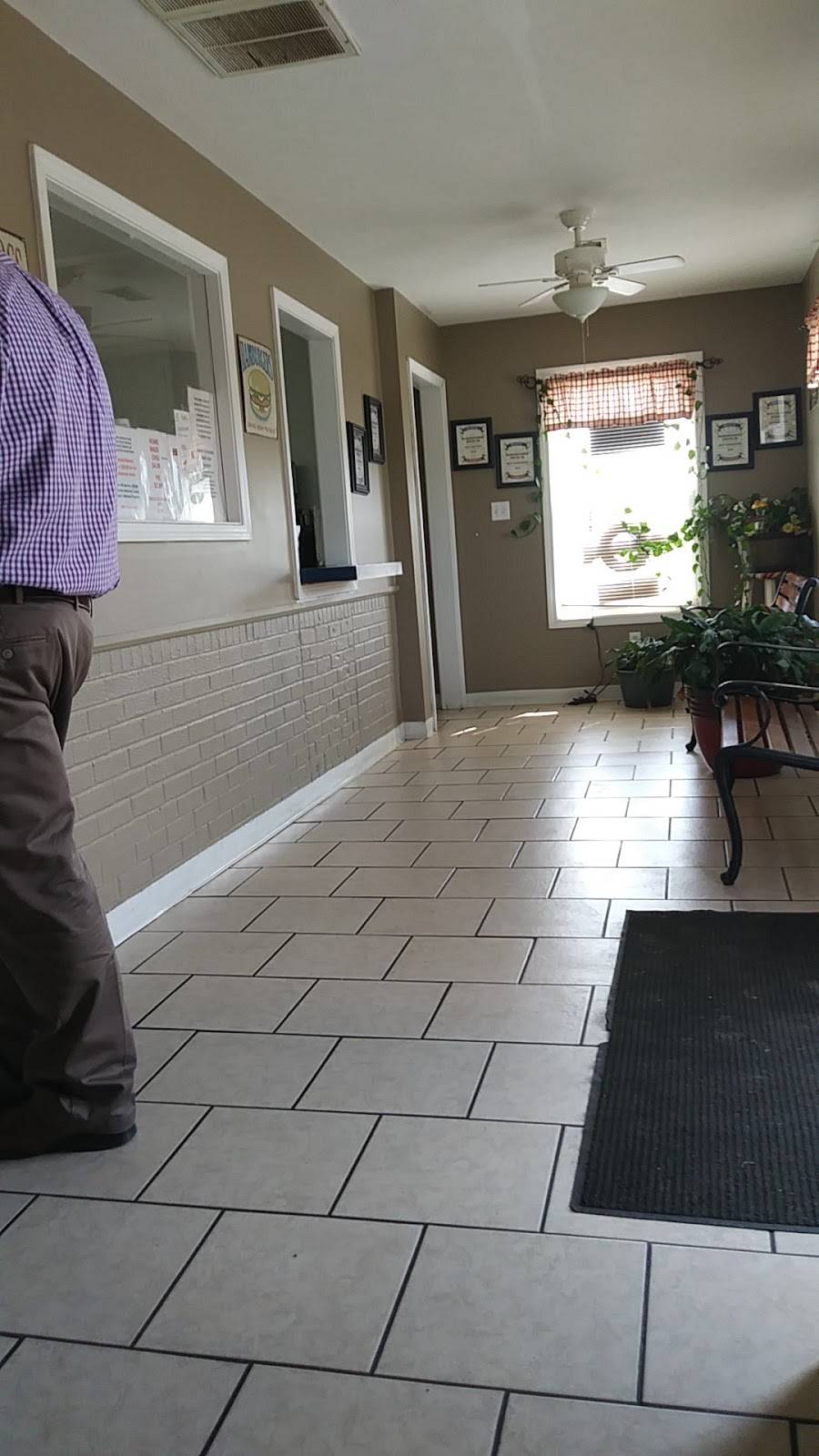 Fairgrounds Drive-In | restaurant | 723 W Broadway St, Lawrenceburg, KY 40342, USA | 5028399004 OR +1 502-839-9004