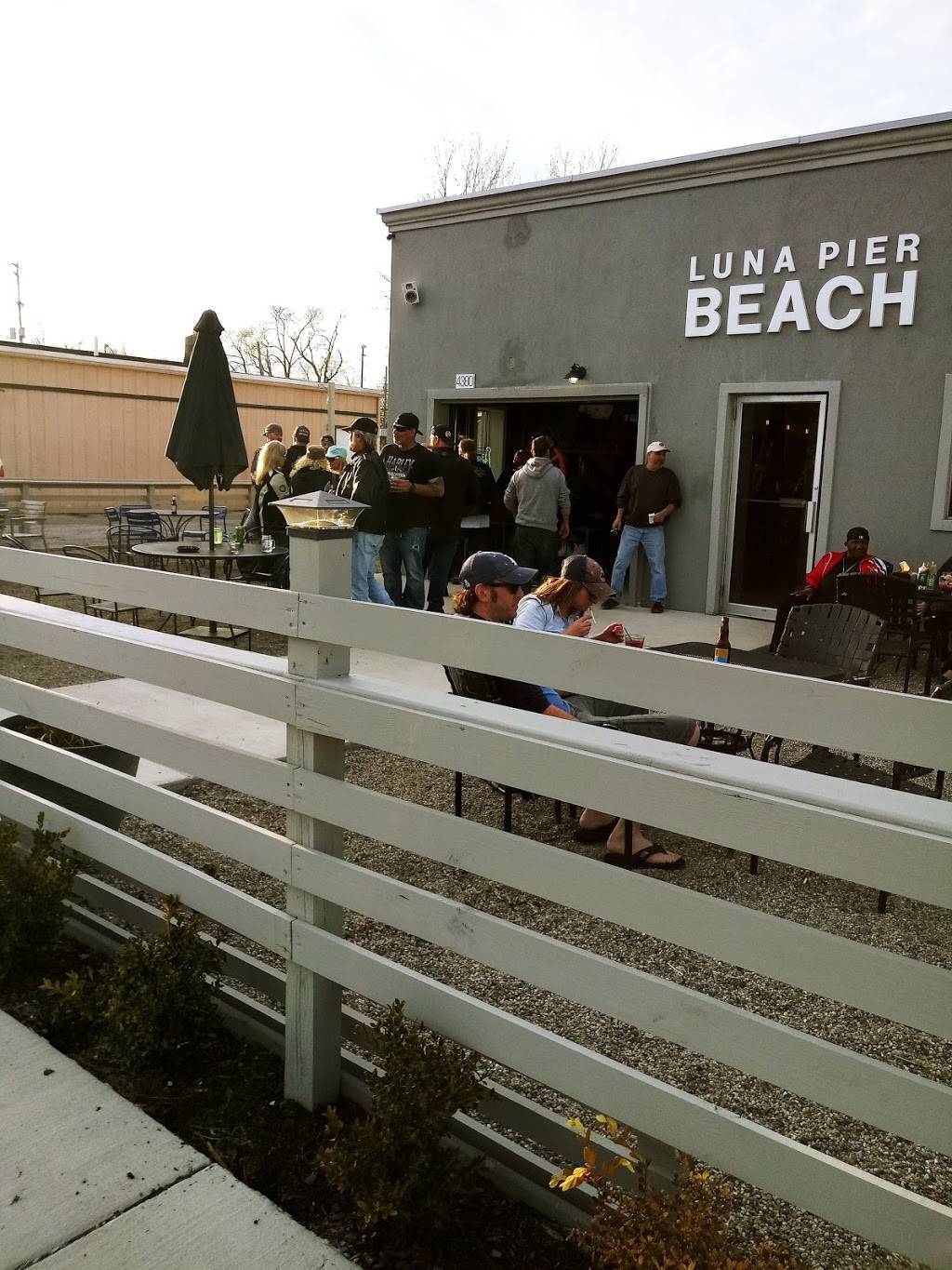 Luna Pier Beach Cafe | cafe | 4380 Luna Pier Rd, Luna Pier, MI 48157, USA | 7343177711 OR +1 734-317-7711