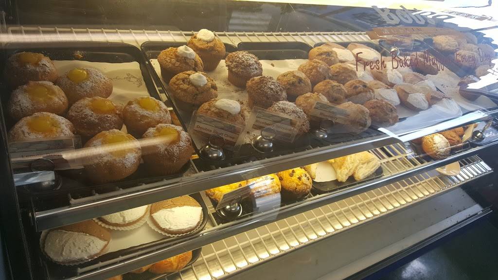 Bobs Muffin Shop | restaurant | 17 Union St, Weymouth, MA 02190, USA | 7813375028 OR +1 781-337-5028