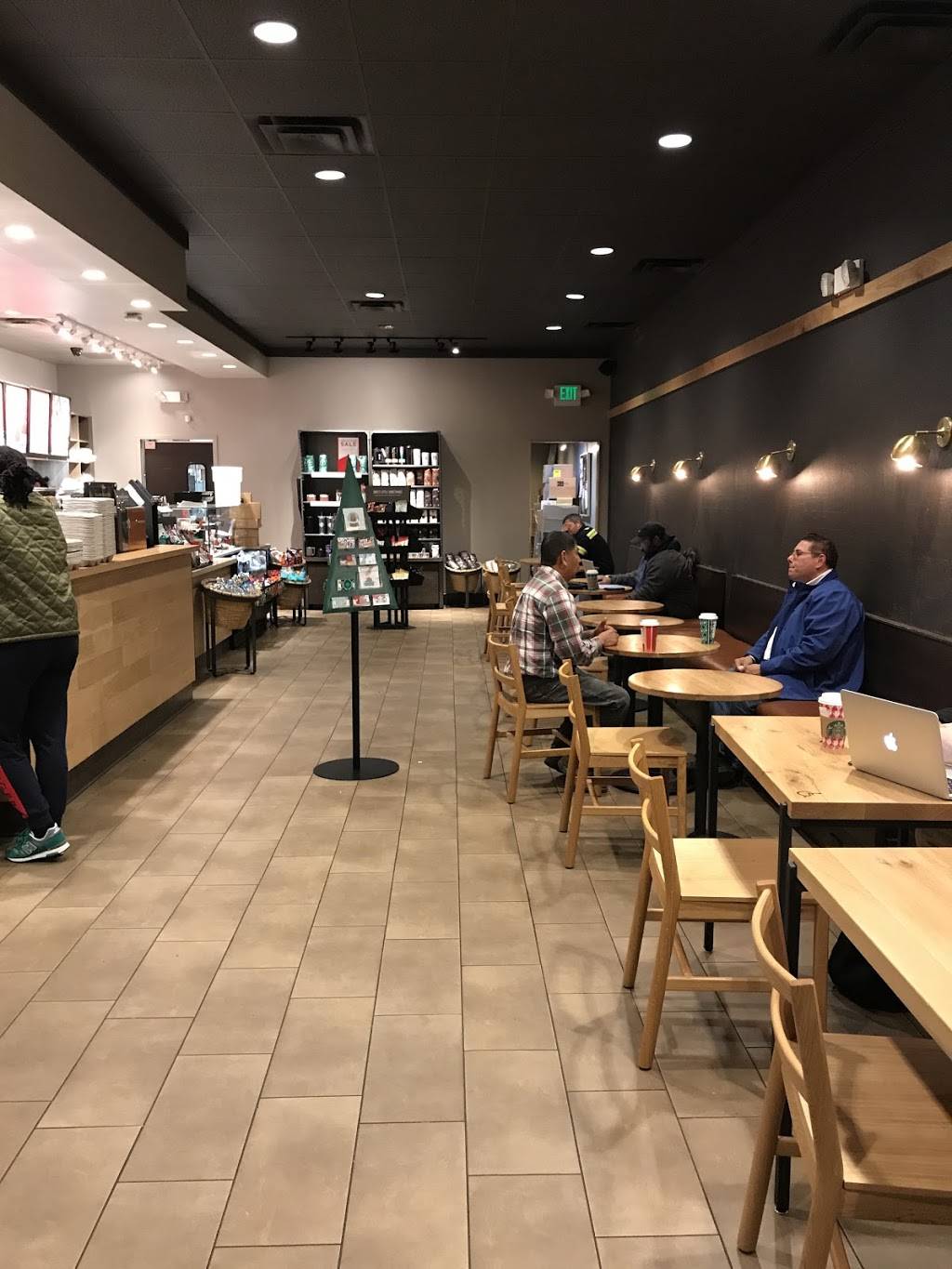 Starbucks | cafe | 699 S Stemmons Fwy, Lewisville, TX 75067, USA | 9724362037 OR +1 972-436-2037