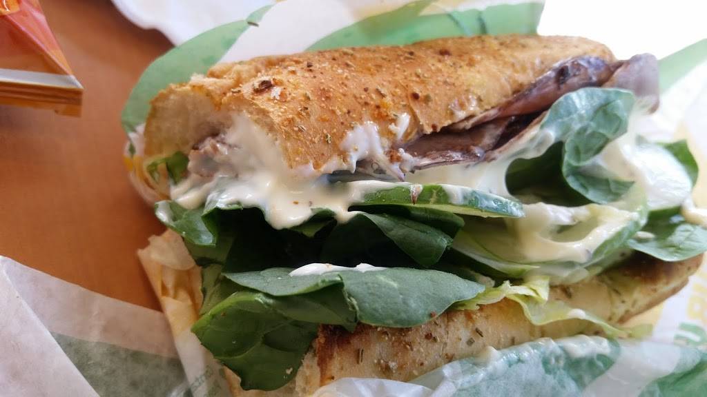 Subway Restaurants | restaurant | 131 N Broadway, Hicksville, NY 11801, USA | 5166817827 OR +1 516-681-7827