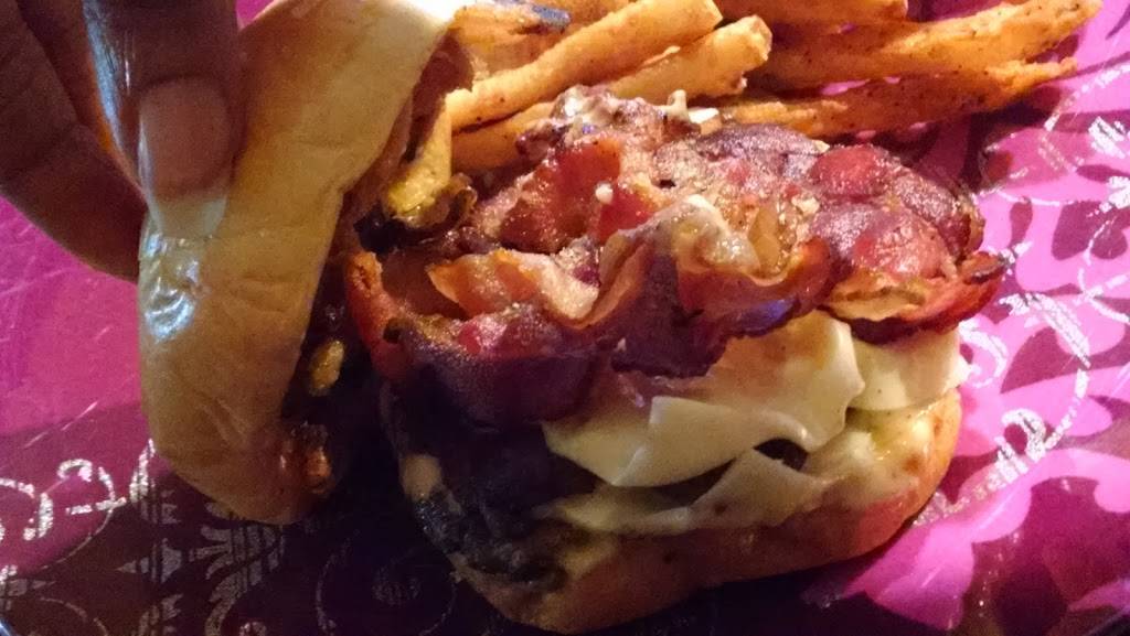 Checkers | restaurant | 14350 Livernois, Detroit, MI 48238, USA | 3138520933 OR +1 313-852-0933