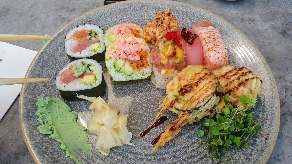 Sushibox | restaurant | 955 Route Jean-Gauvin, Québec, QC G1X 4M5, Canada | 4188771313 OR +1 418-877-1313