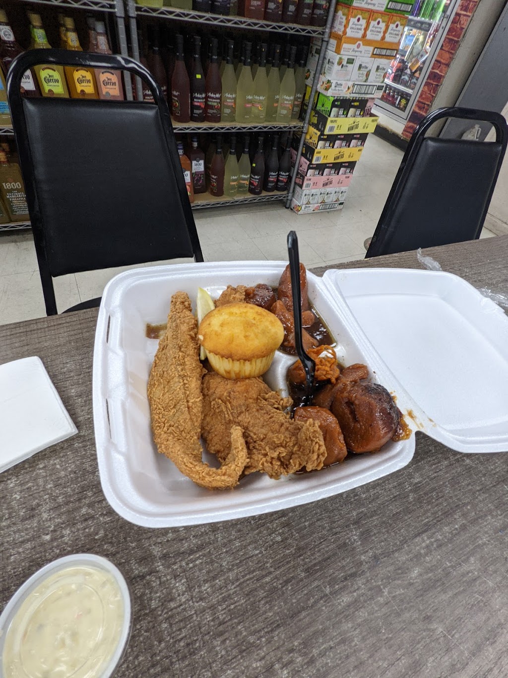 Wingz And Thingz | restaurant | 12301 W Buckeye Rd, Avondale, AZ 85323, USA | 6024050715 OR +1 602-405-0715