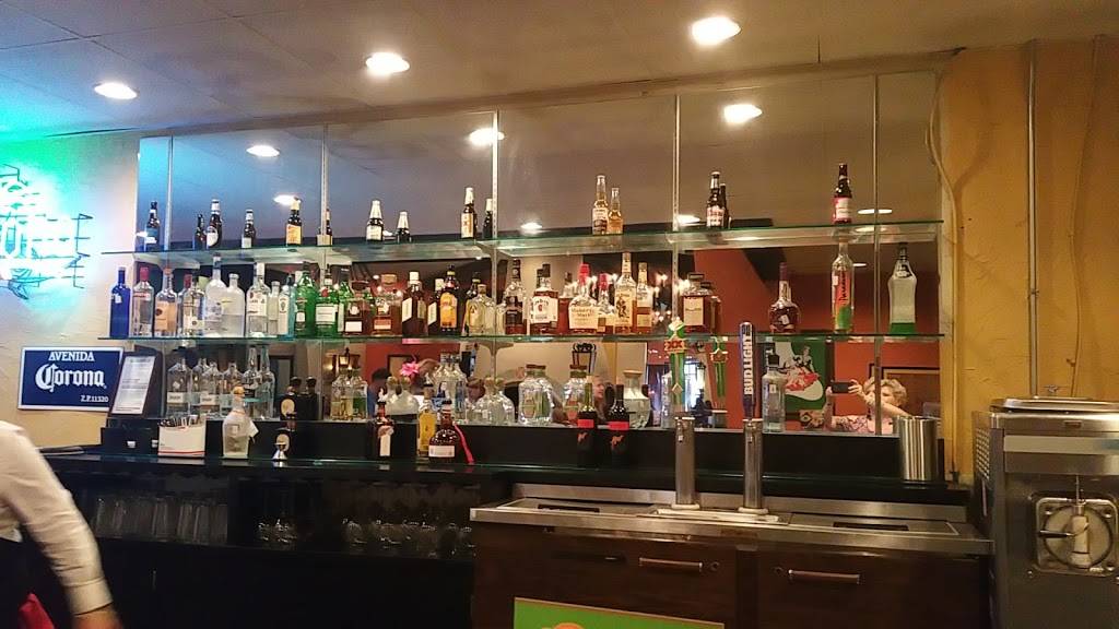 El Fenix Mexican Restaurant | restaurant | 3128 Forest Ln #240, Dallas, TX 75234, USA | 9722413248 OR +1 972-241-3248