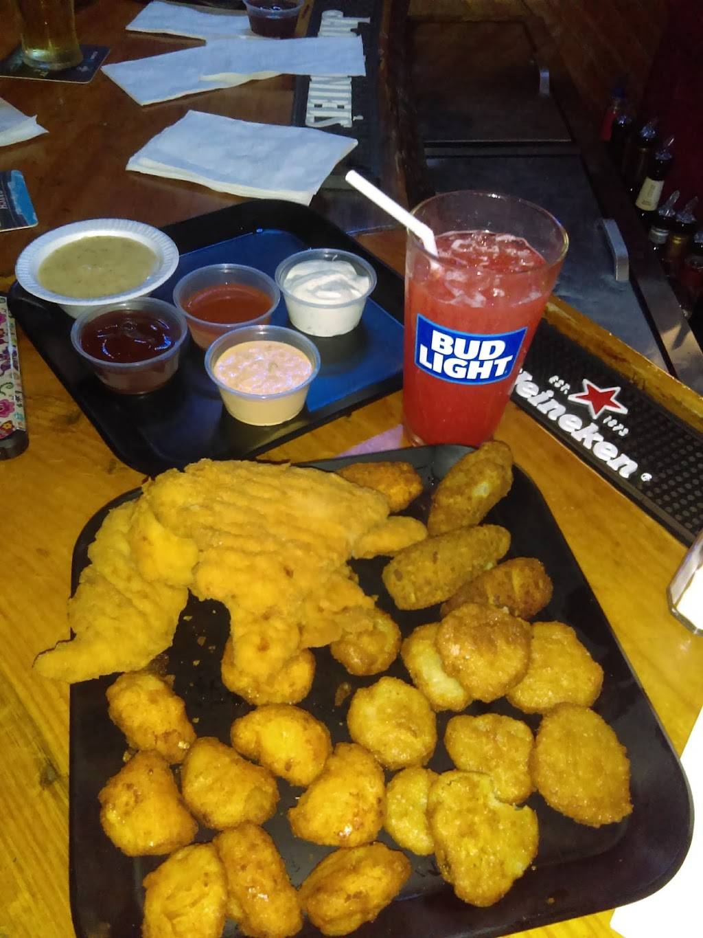 Muddys Tavern | restaurant | 40 Lincoln Ave, Watervliet, NY 12189, USA | 5182739892 OR +1 518-273-9892