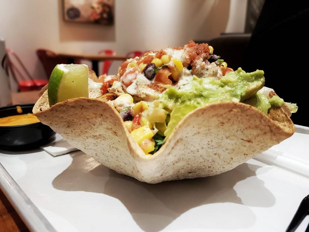 Mucho Burrito Fresh Mexican Grill | restaurant | 1029 Rue du Marché Central, Montréal, QC H4N 1J8, Canada | 5143819393 OR +1 514-381-9393