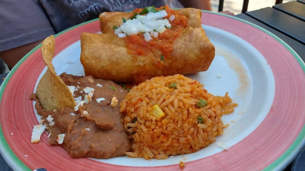 Lalos on maxwell | restaurant | 733 W Maxwell St, Chicago, IL 60607, USA | 3124559380 OR +1 312-455-9380