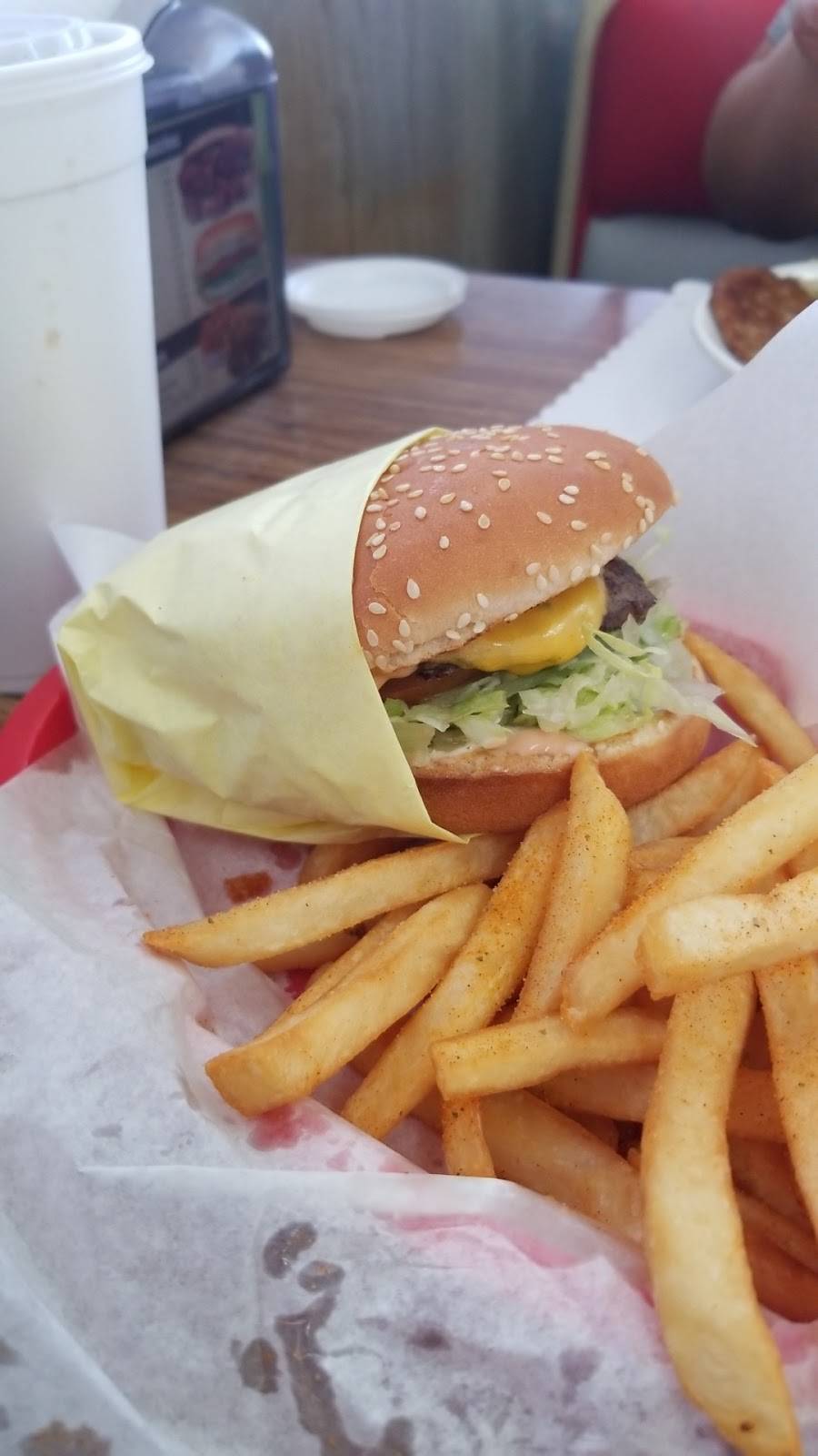 Fabulous Charbroiled Burgers | restaurant | 302 W Gardena Blvd, Gardena, CA 90248, USA | 3107156580 OR +1 310-715-6580