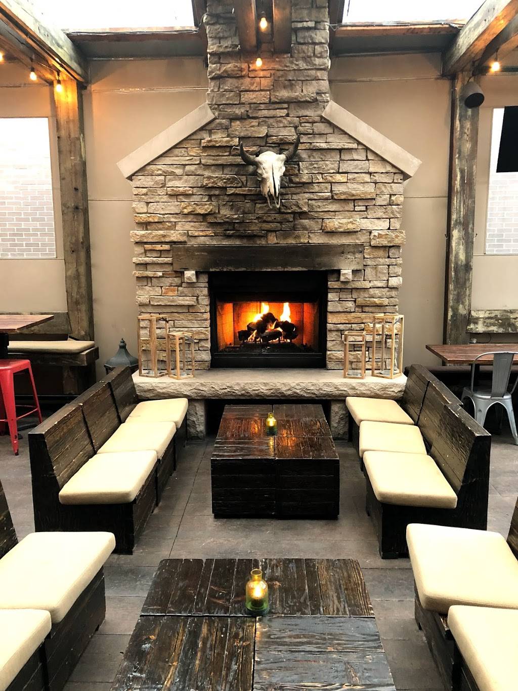 Frontier | restaurant | 1072 N Milwaukee Ave, Chicago, IL 60642, USA | 7737724322 OR +1 773-772-4322