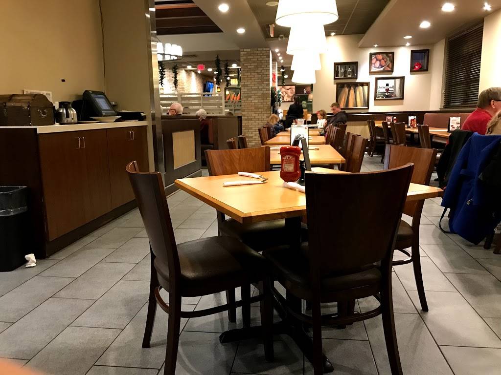 Swiss Chalet | restaurant | 2422 Fairview St, Burlington, ON L7R 2E4, Canada | 9056813336 OR +1 905-681-3336