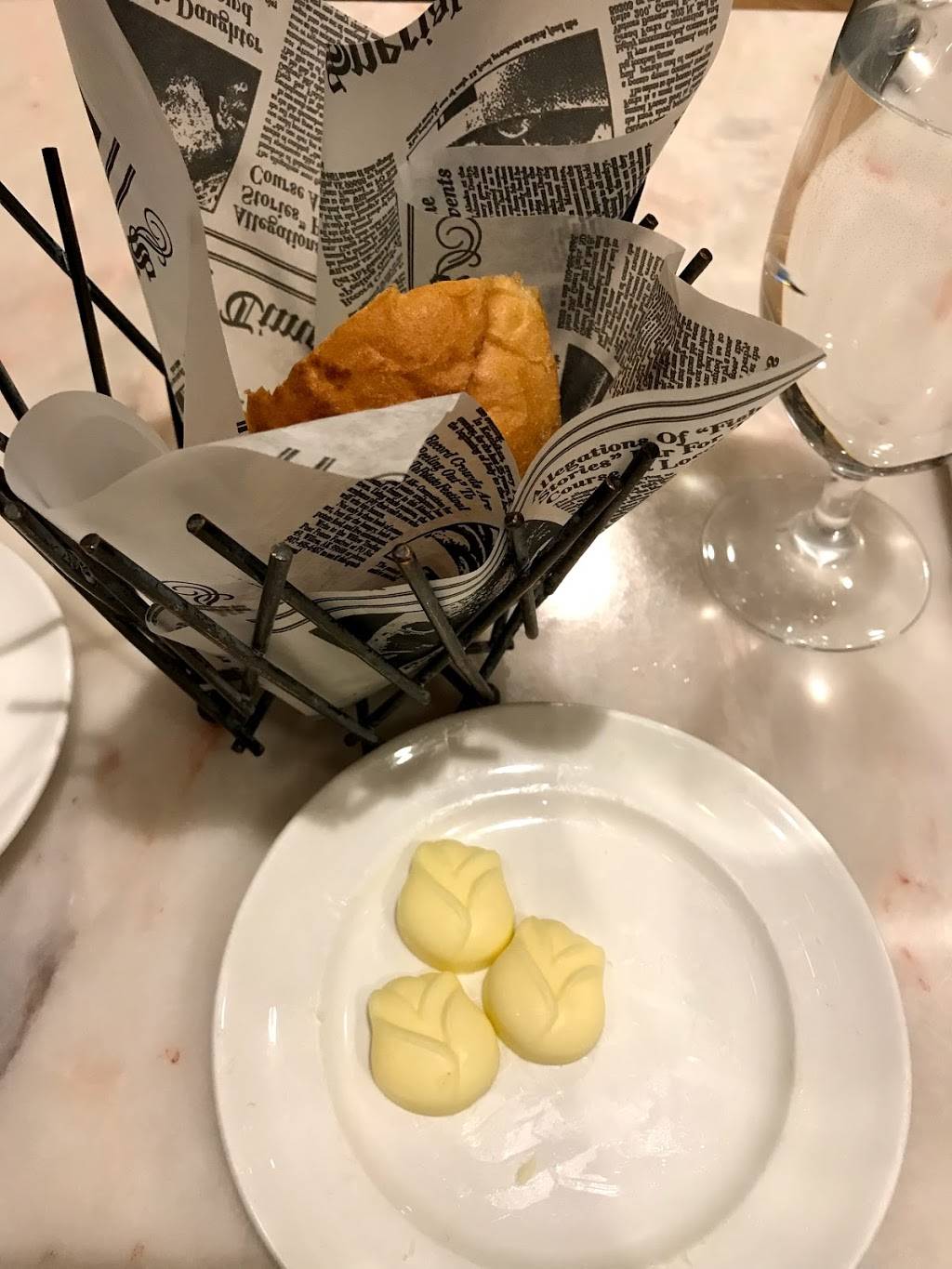 Liberty Tavern | restaurant | 5550 N River Rd, Rosemont, IL 60018, USA | 8479286949 OR +1 847-928-6949