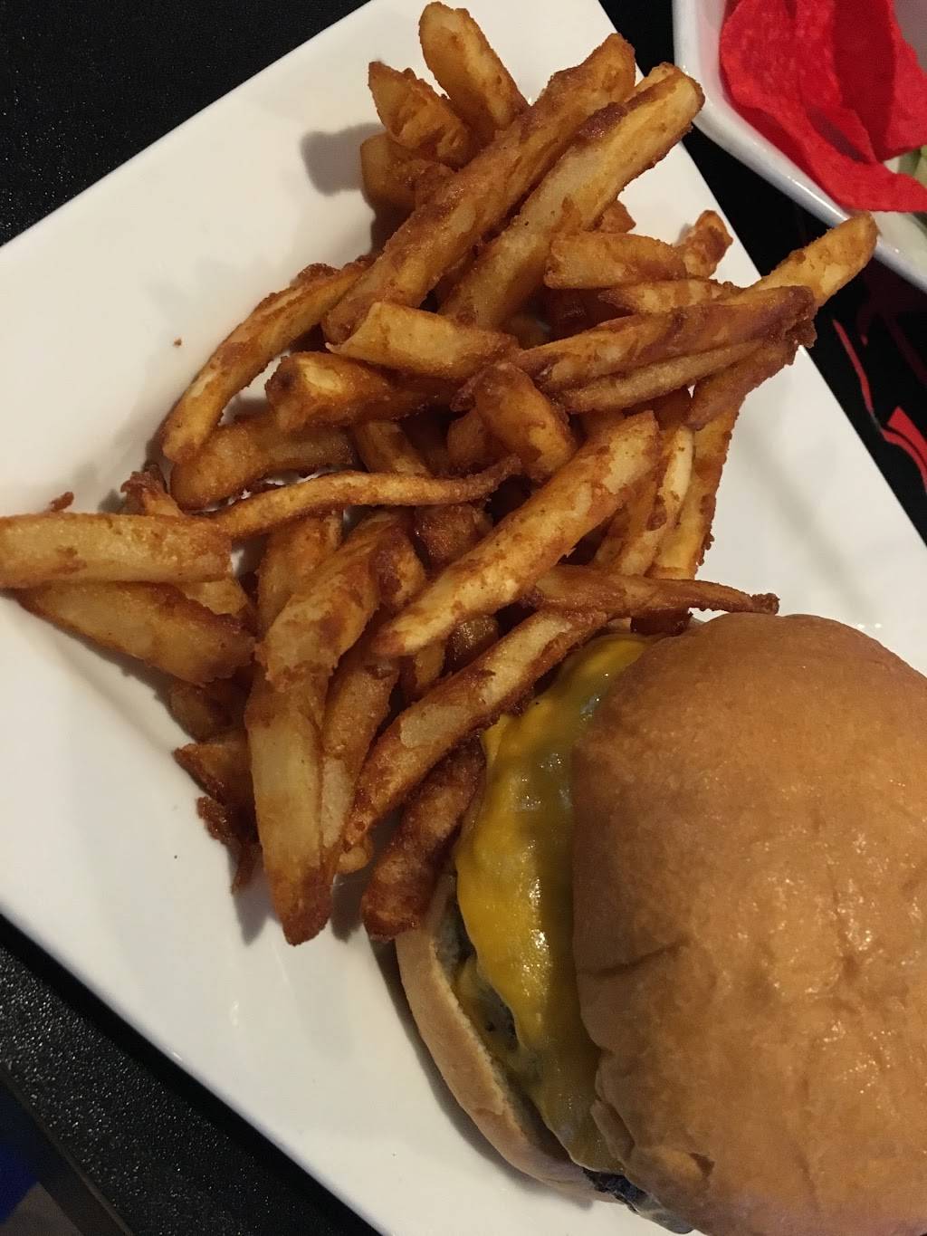 The Spot Bar & Grill | restaurant | 32456 Gratiot Ave, Roseville, MI 48066, USA | 5865418055 OR +1 586-541-8055