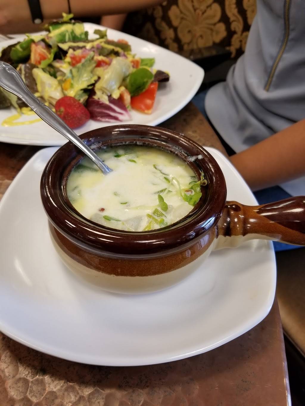 Veras Kitchen | restaurant | 9255 Center St, Manassas, VA 20110, USA | 7034797655 OR +1 703-479-7655