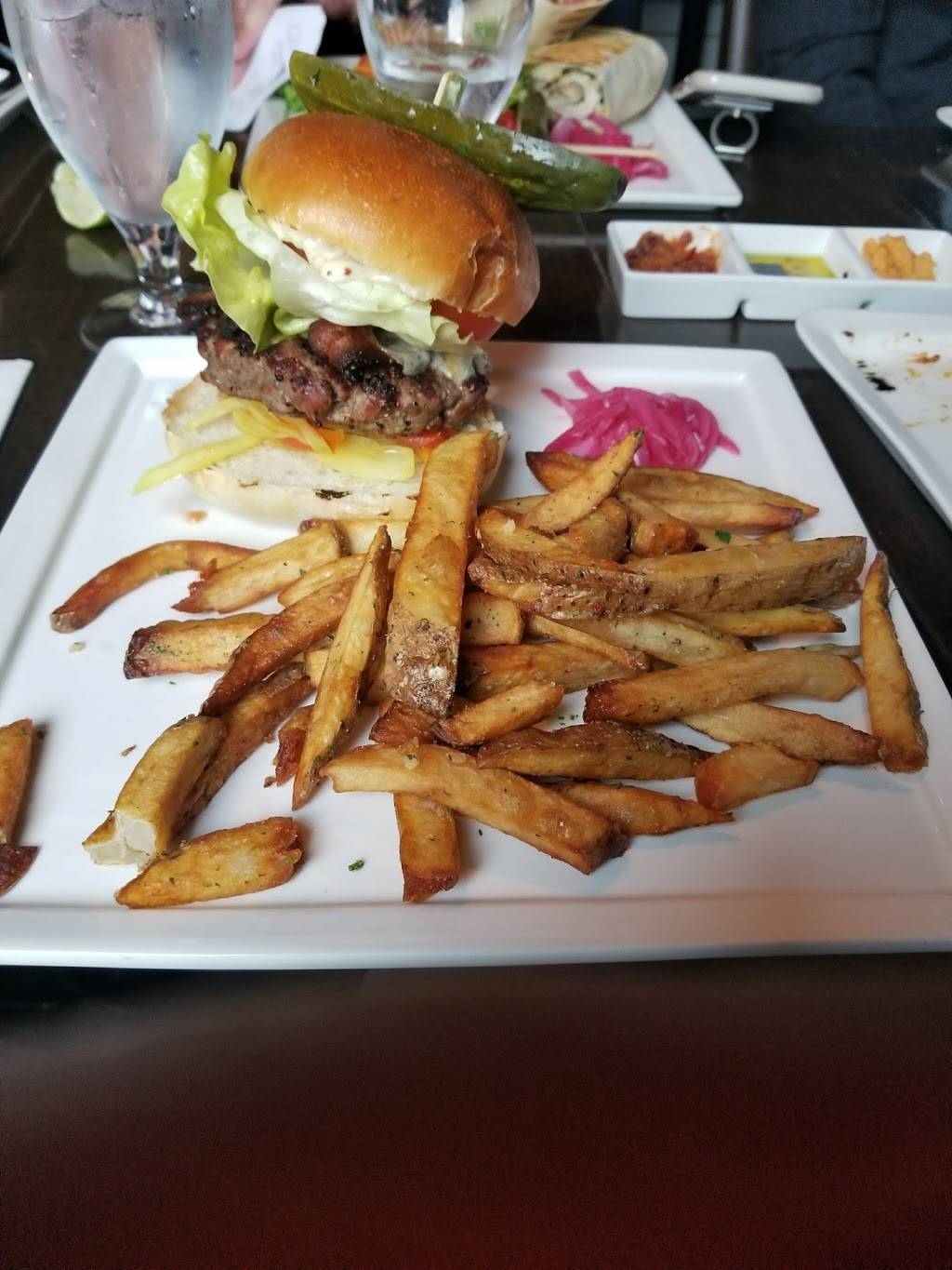 Michael & Marions | restaurant | 89 Bayfield St, Barrie, ON L4M 3A7, Canada | 7057211188 OR +1 705-721-1188