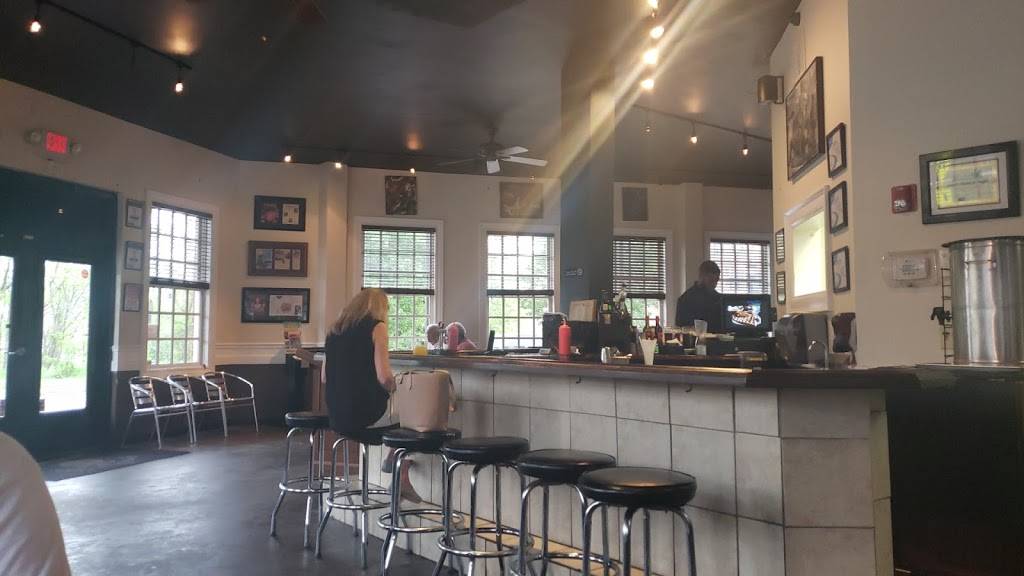 Dames Chicken & Waffles | restaurant | 301 Martin Luther King Jr Dr, Greensboro, NC 27406, USA | 3362757333 OR +1 336-275-7333