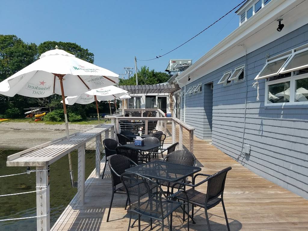 Spinnakers Café | cafe | 3 E Ferry Wharf, Jamestown, RI 02835, USA | 4014233077 OR +1 401-423-3077
