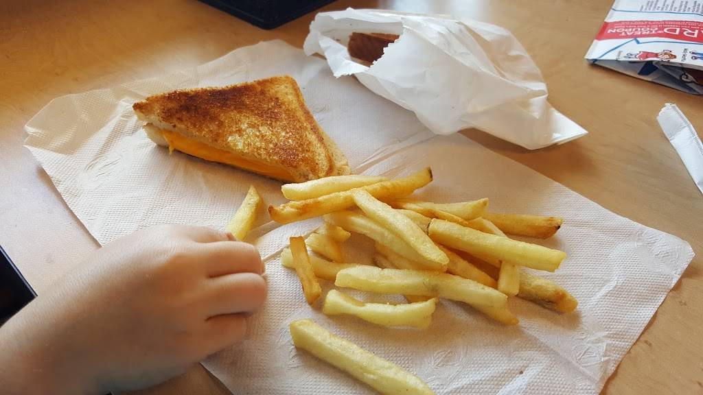 Dairy Queen Grill & Chill | restaurant | 15 Industrial Park Rd, Dawson Springs, KY 42408, USA | 2707972685 OR +1 270-797-2685